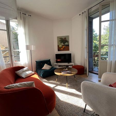 Nimes , Appartement Renove Dans Immeuble Classe. Exterior foto