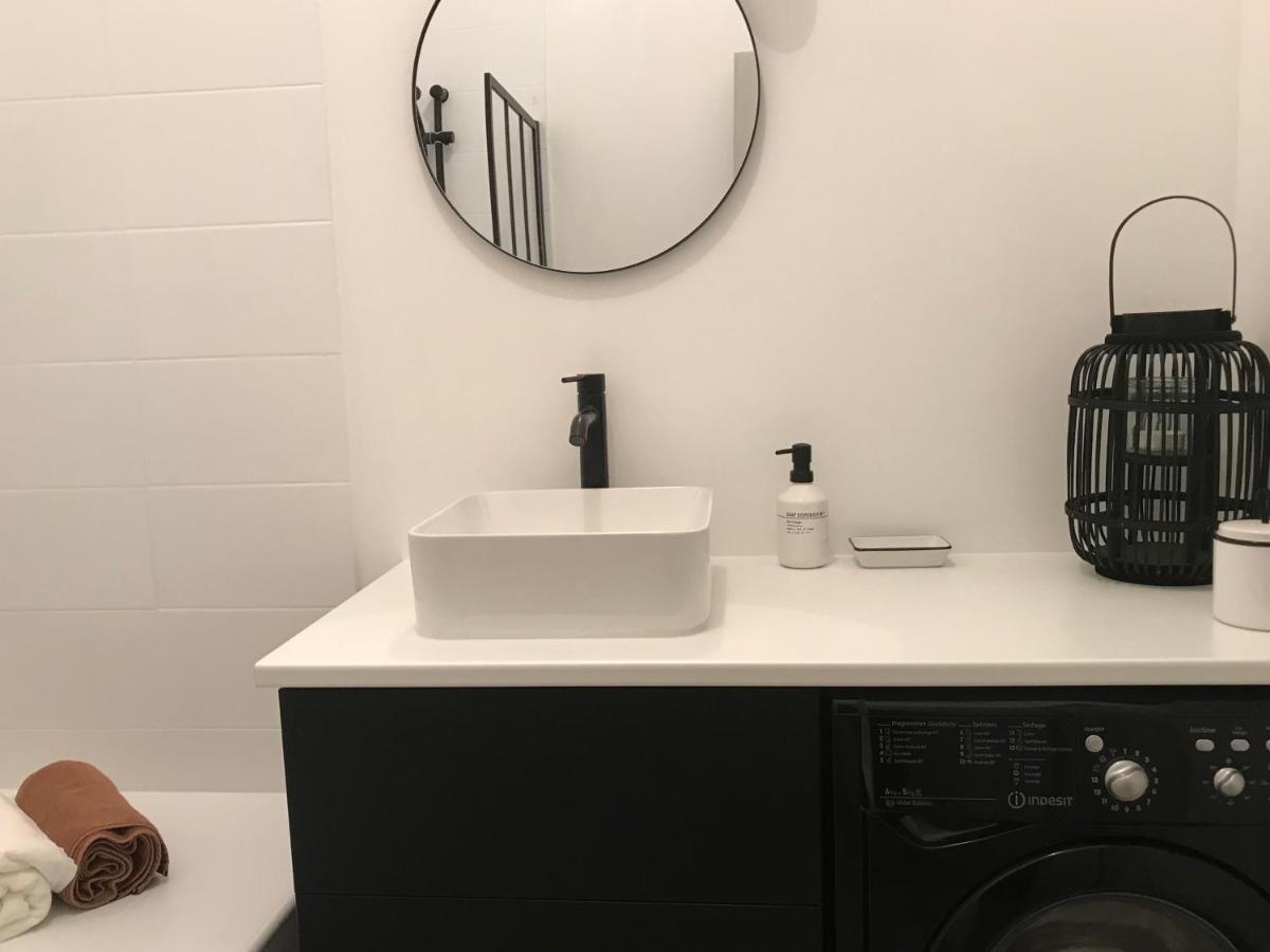 Nimes , Appartement Renove Dans Immeuble Classe. Exterior foto