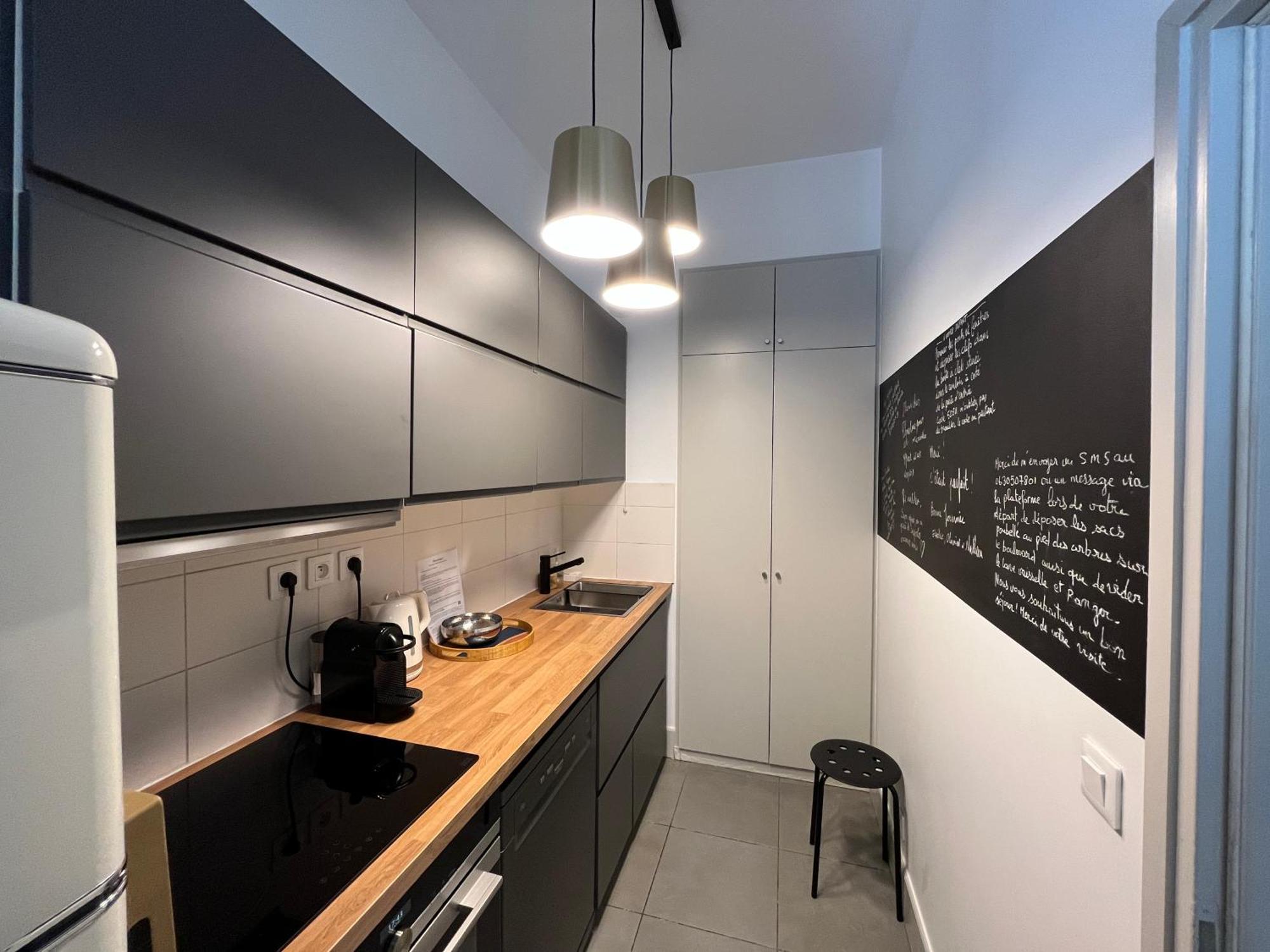 Nimes , Appartement Renove Dans Immeuble Classe. Exterior foto