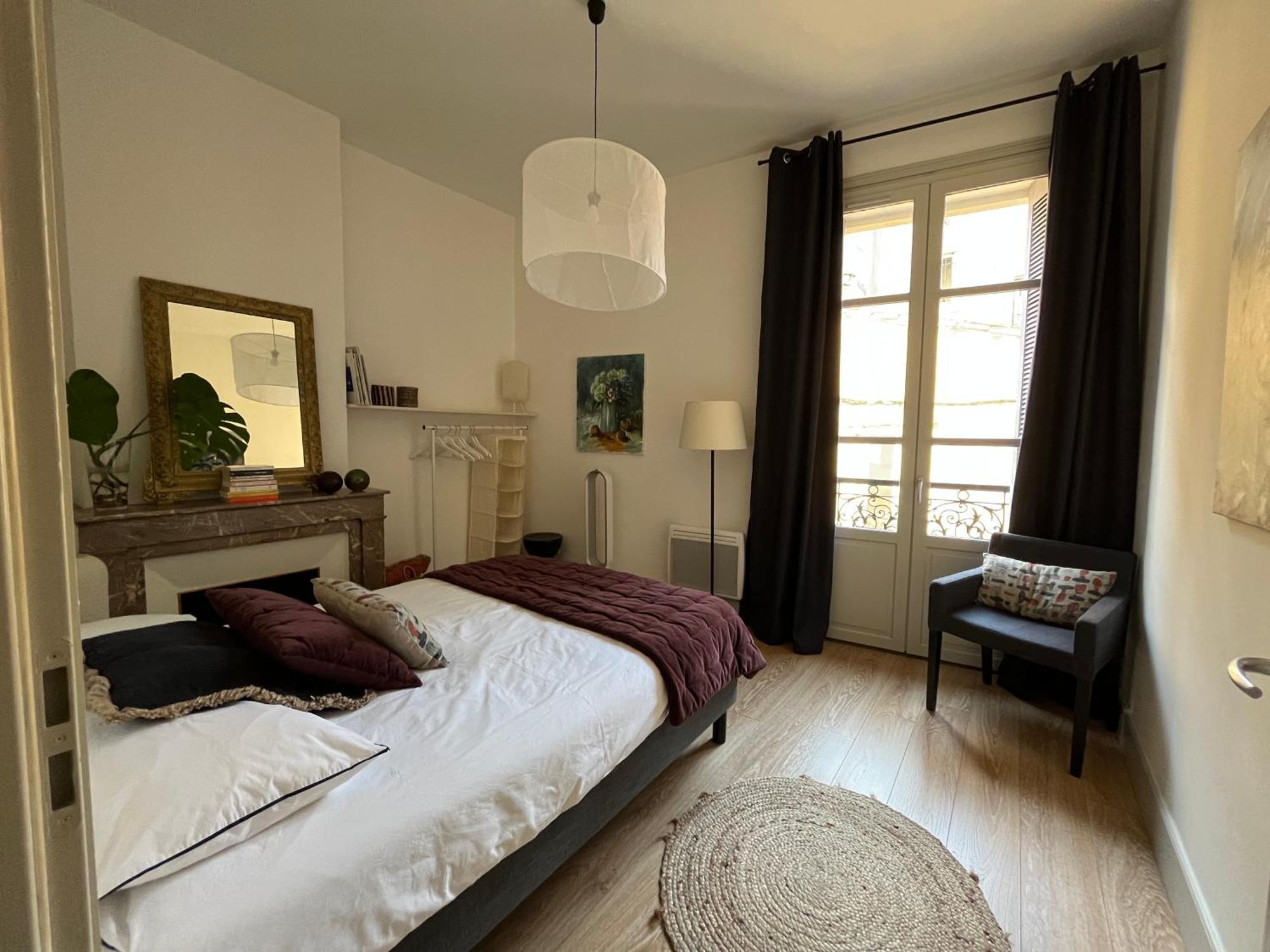 Nimes , Appartement Renove Dans Immeuble Classe. Exterior foto