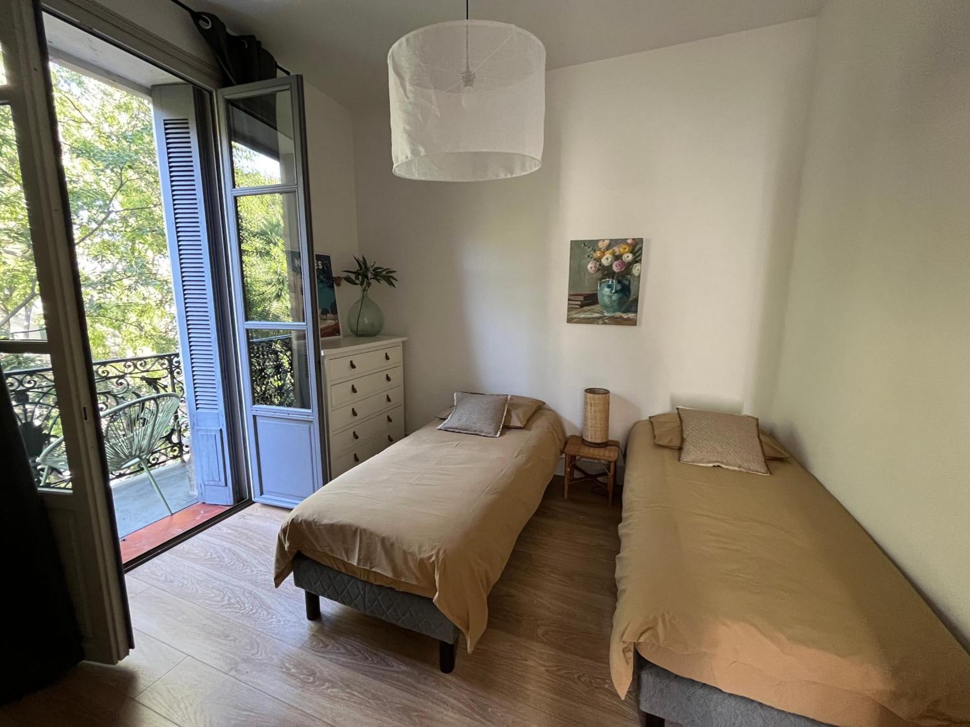 Nimes , Appartement Renove Dans Immeuble Classe. Exterior foto