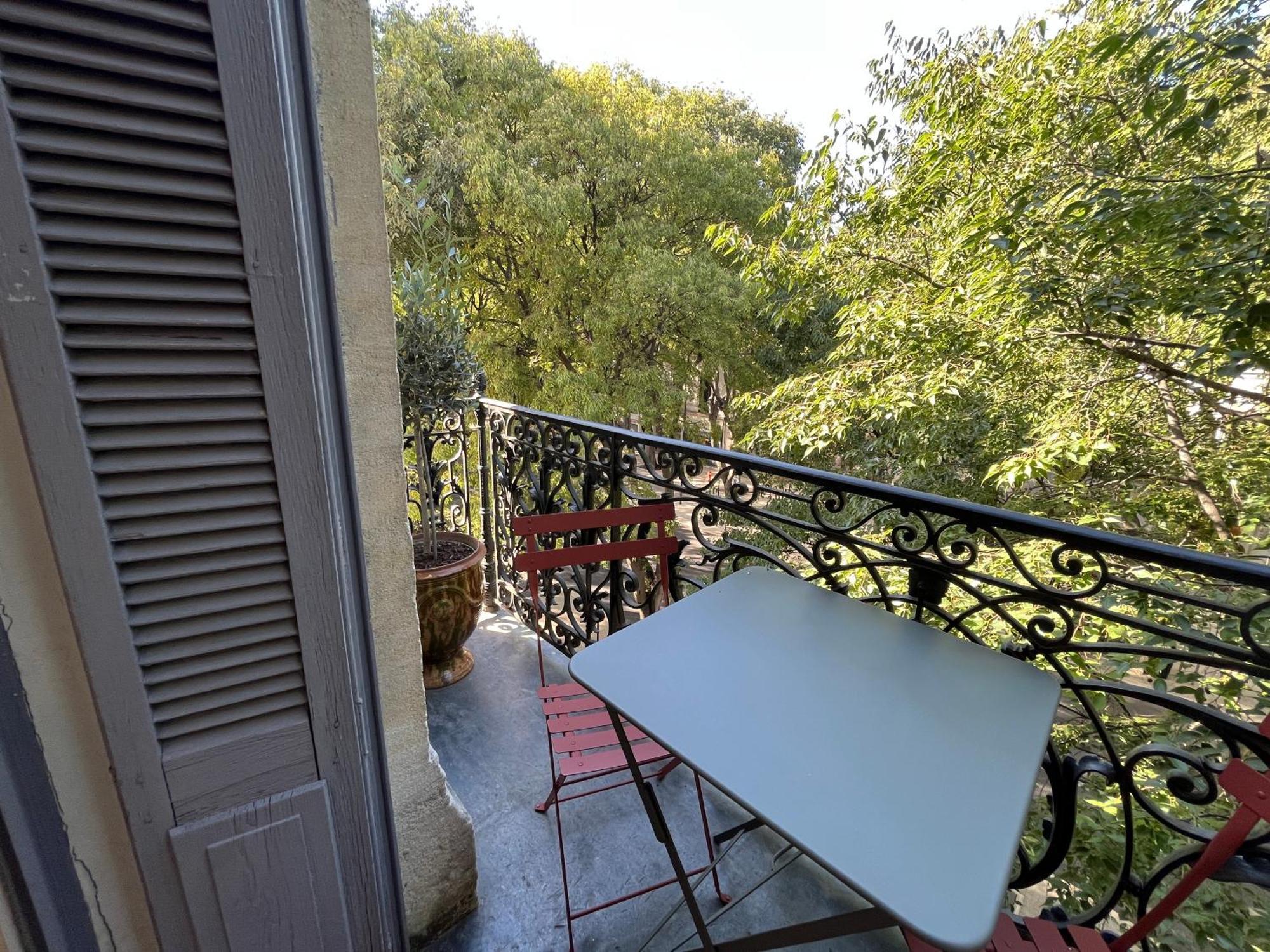Nimes , Appartement Renove Dans Immeuble Classe. Exterior foto