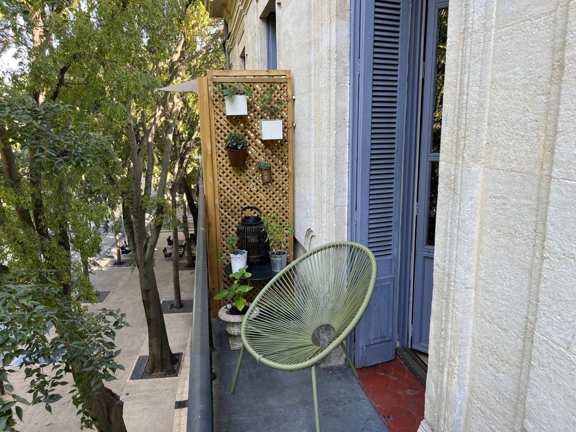 Nimes , Appartement Renove Dans Immeuble Classe. Exterior foto