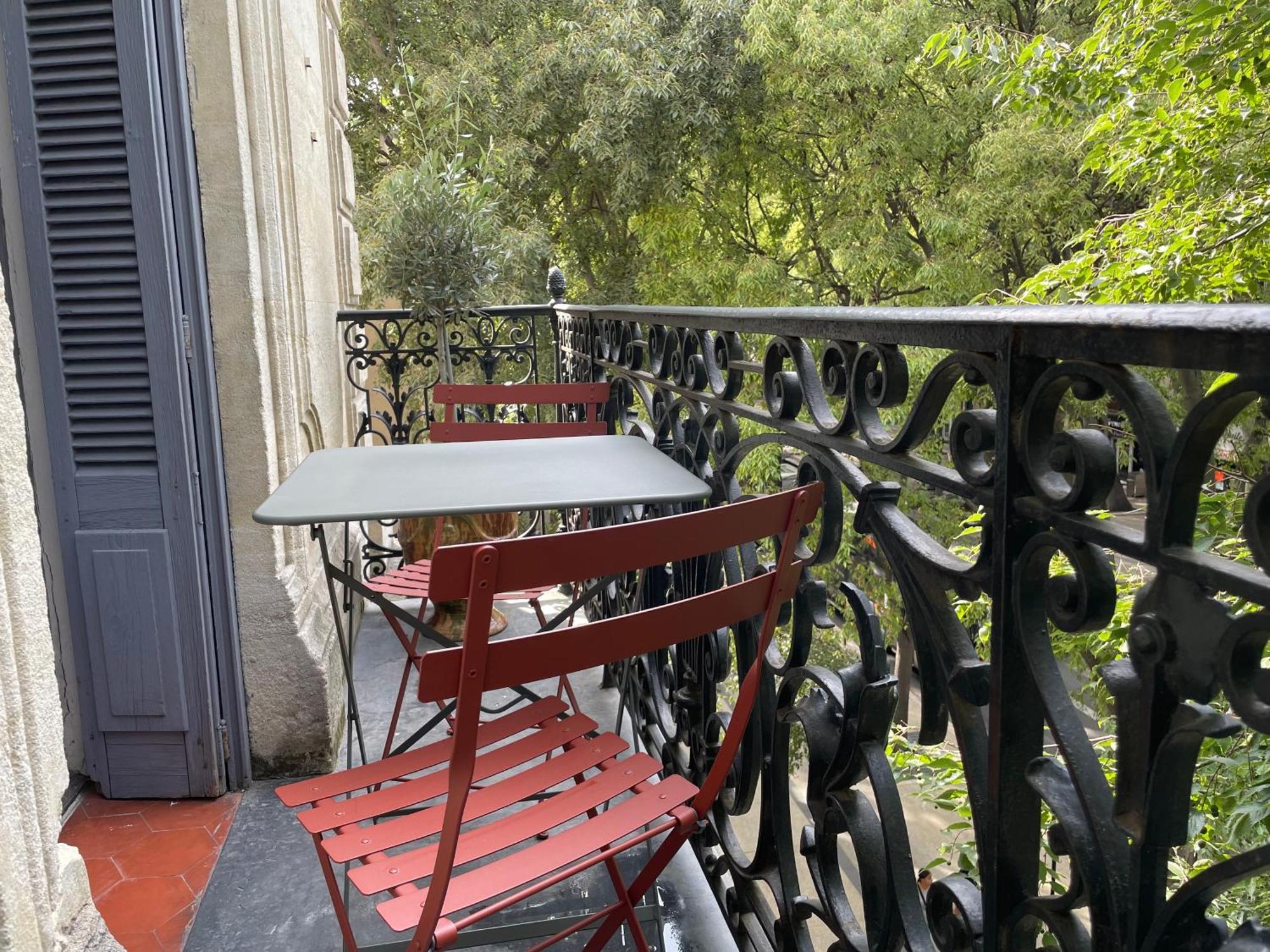 Nimes , Appartement Renove Dans Immeuble Classe. Exterior foto